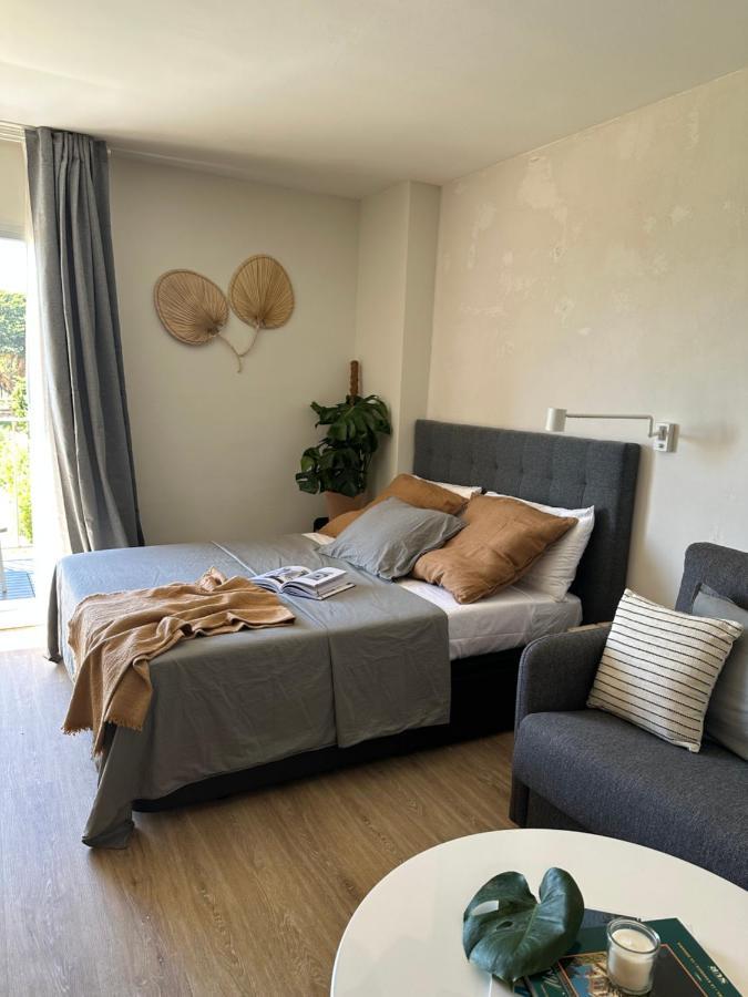 Minerva Estudio Suite La Biznaga , Beach And Pool เบนัลมาเดนา ภายนอก รูปภาพ