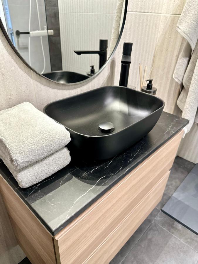Minerva Estudio Suite La Biznaga , Beach And Pool เบนัลมาเดนา ภายนอก รูปภาพ